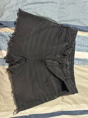 American Eagle Outfitters Black Frayed-Hem Denim Cutoff Shorts
